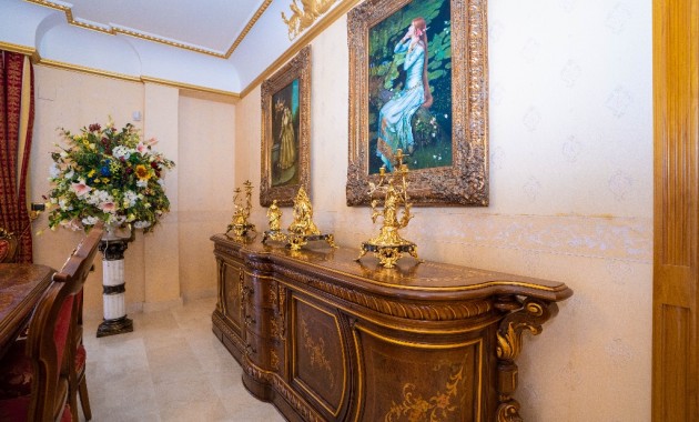 Herverkoop - Villa -
Campoamor