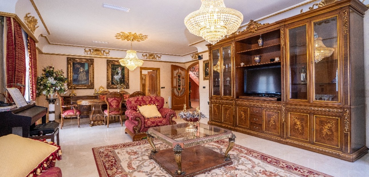 Herverkoop - Villa -
Campoamor