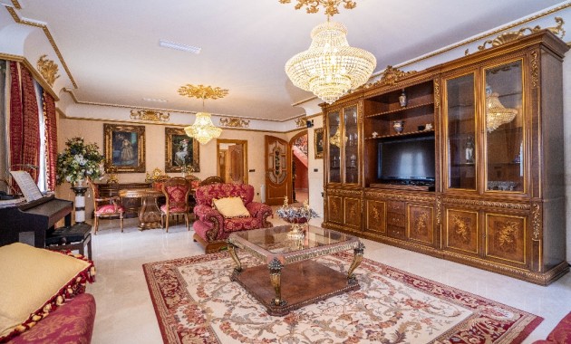 Herverkoop - Villa -
Campoamor