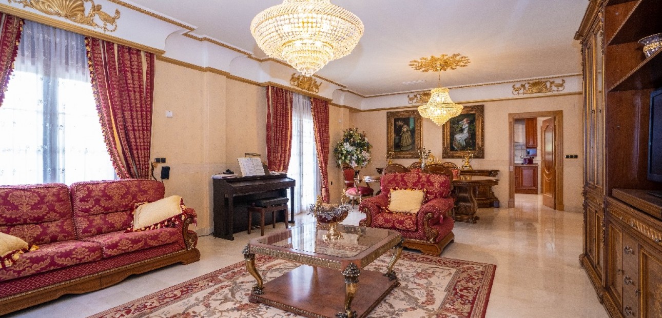 Herverkoop - Villa -
Campoamor