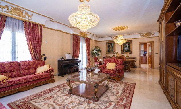 Herverkoop - Villa -
Campoamor