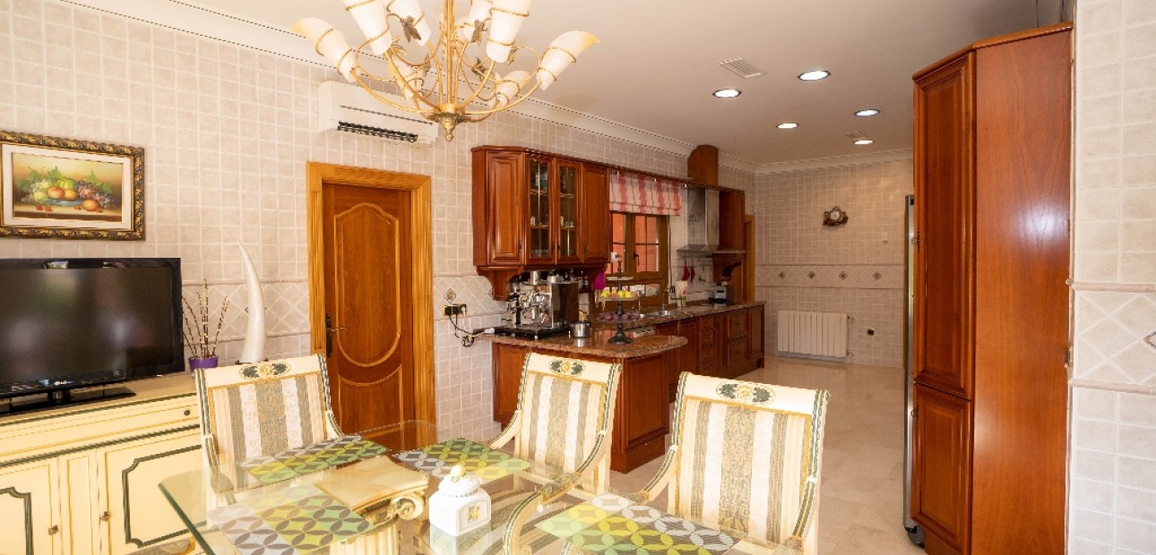 Herverkoop - Villa -
Campoamor