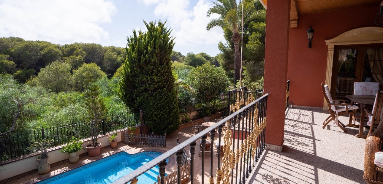 Herverkoop - Villa -
Campoamor