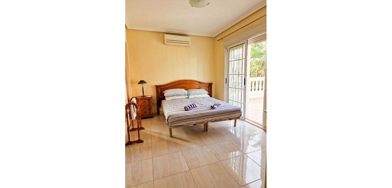 Venta - Villa -
Playa Flamenca