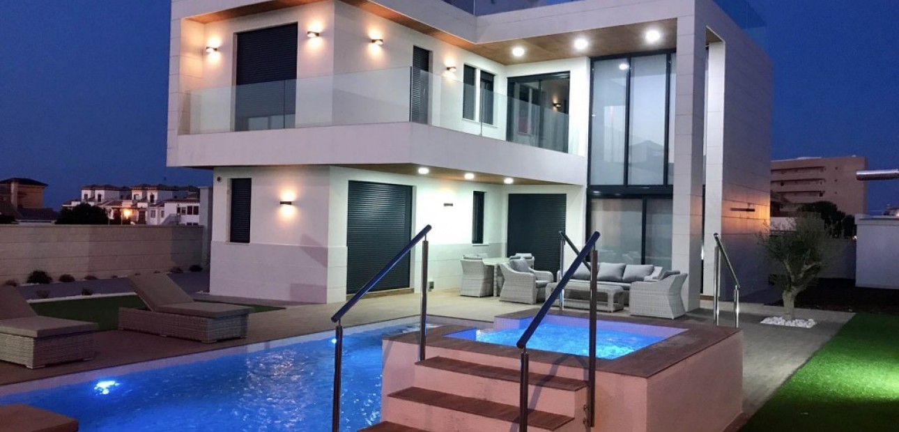 Nieuwbouw - Villa -
Campoamor