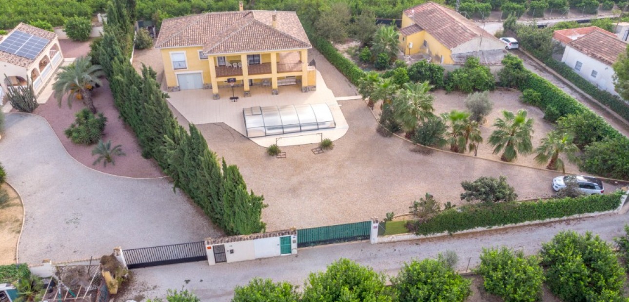 Herverkoop - Finca Country Property -
Orihuela