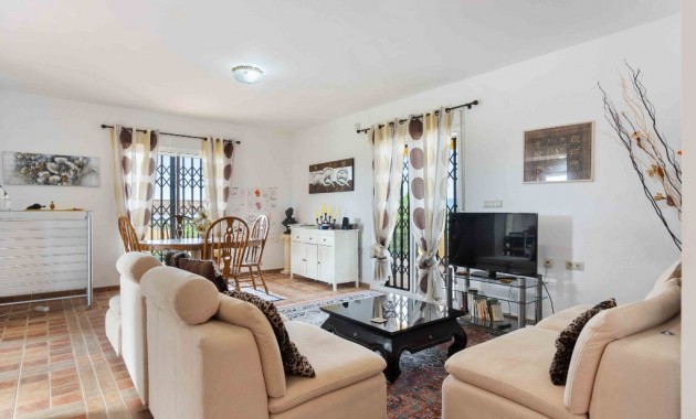 Herverkoop - Finca Country Property -
Orihuela