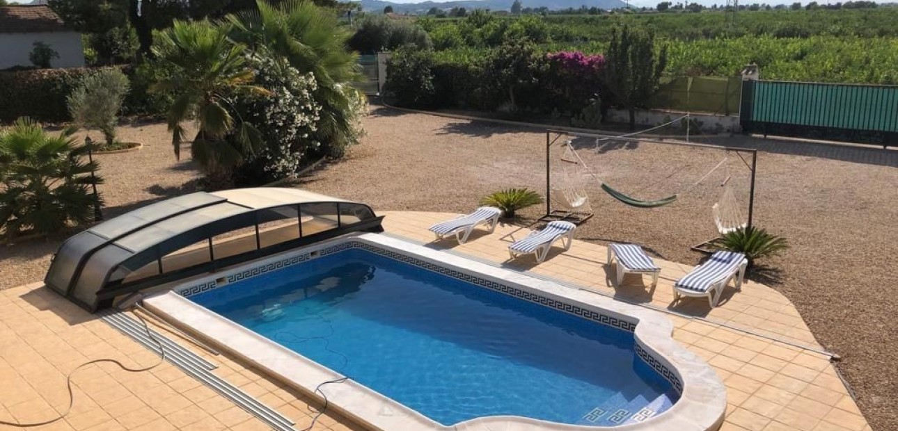 Herverkoop - Finca Country Property -
Orihuela