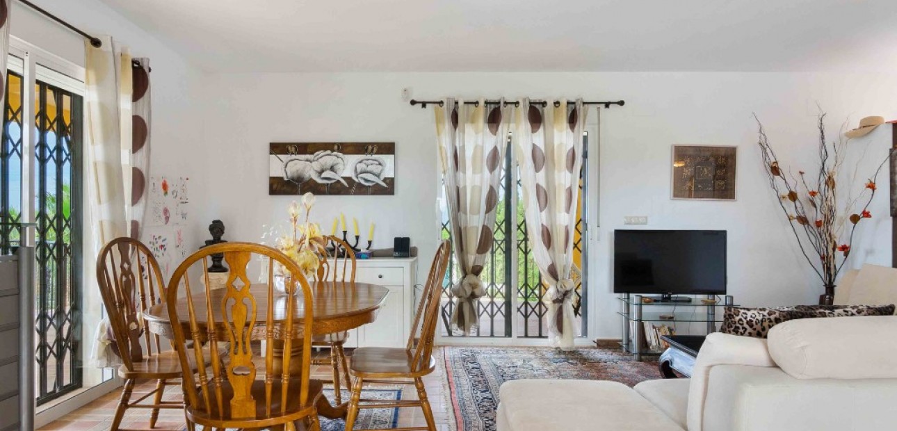 Herverkoop - Finca Country Property -
Orihuela