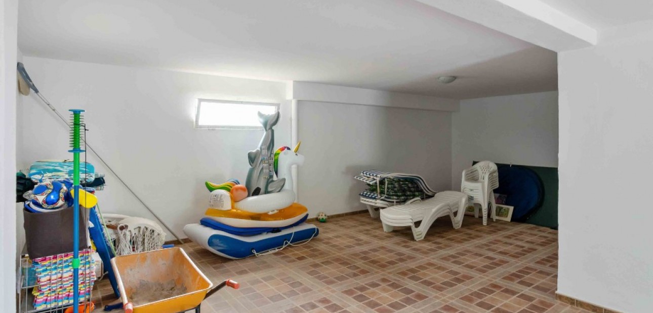 Herverkoop - Finca Country Property -
Orihuela