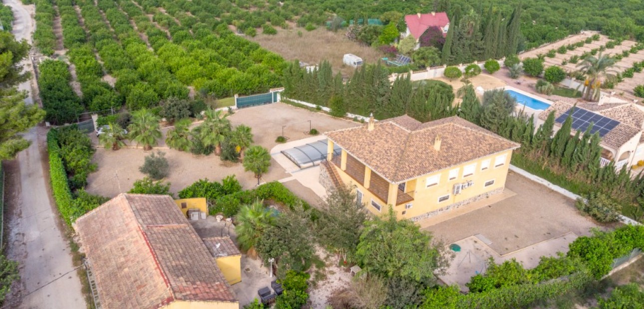 Herverkoop - Finca Country Property -
Orihuela
