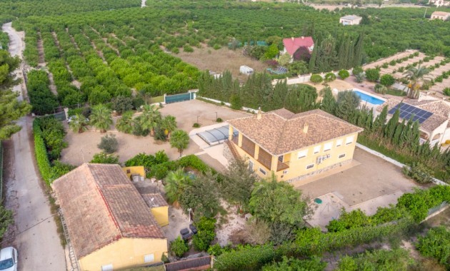 Herverkoop - Finca Country Property -
Orihuela