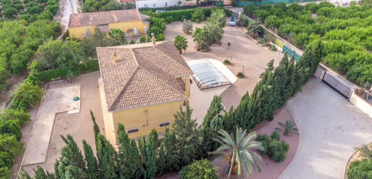 Herverkoop - Finca Country Property -
Orihuela