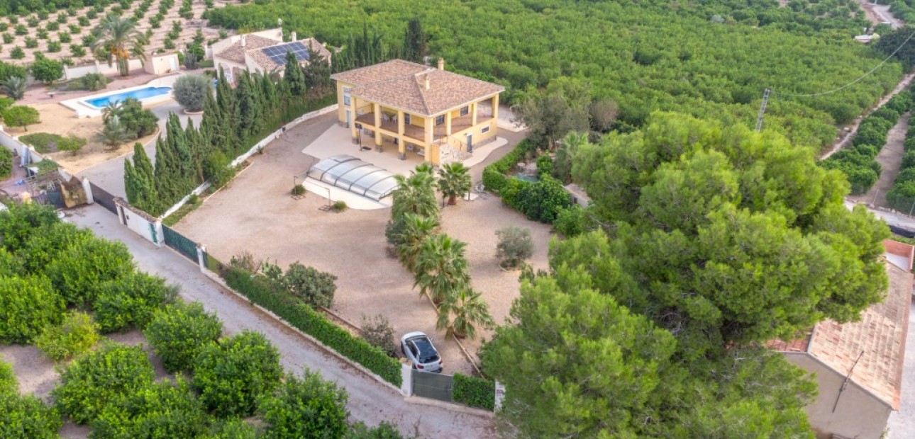 Herverkoop - Finca Country Property -
Orihuela