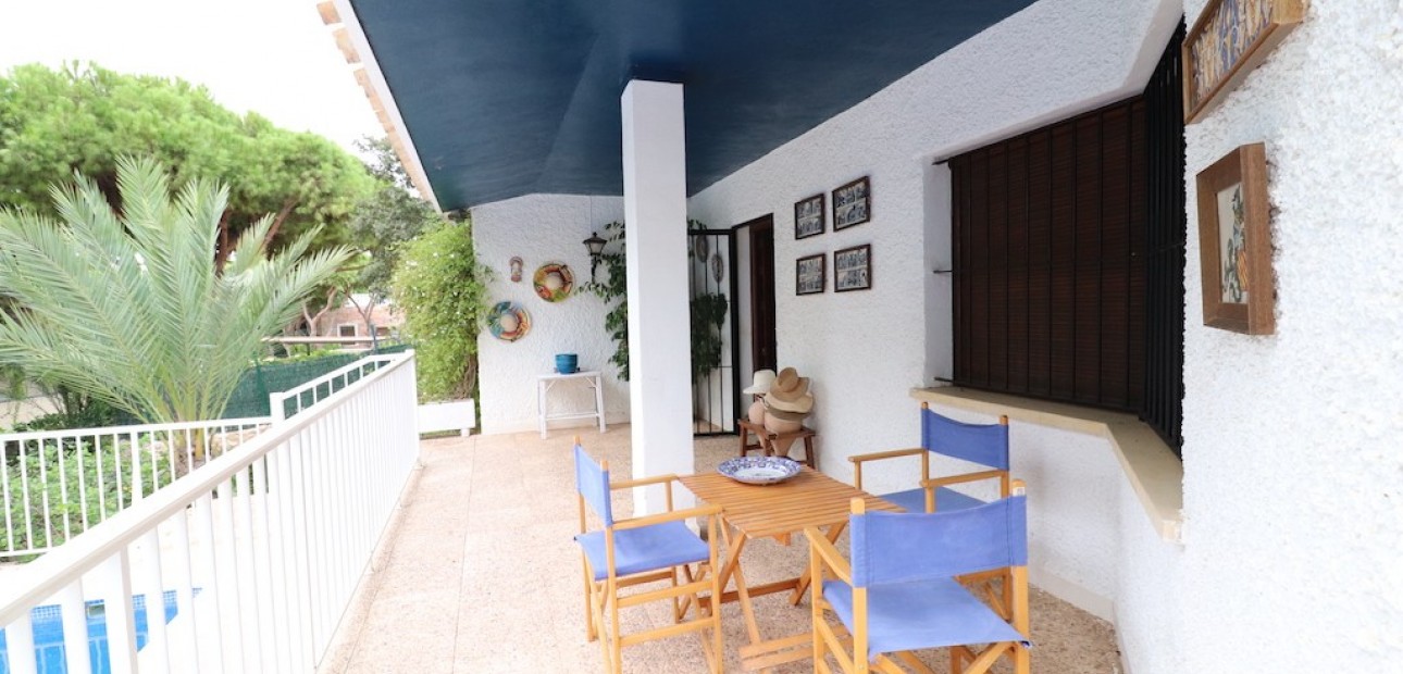 Herverkoop - Villa -
Campoamor