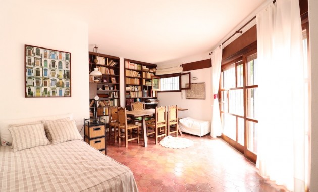 Herverkoop - Villa -
Campoamor