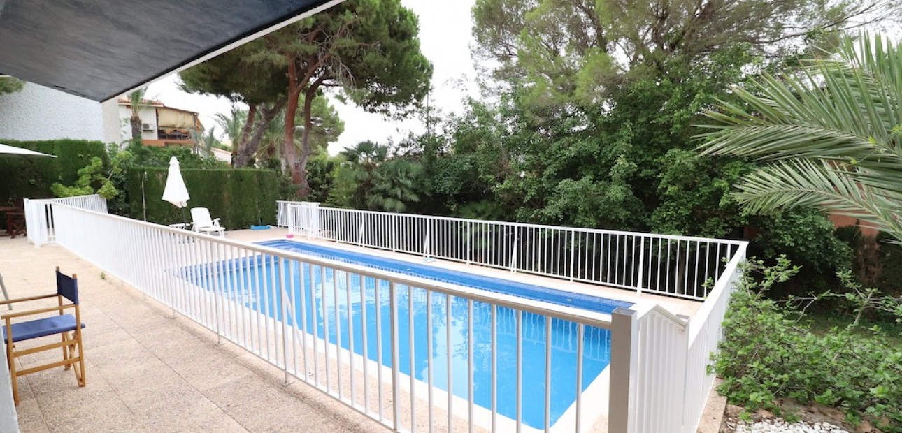 Herverkoop - Villa -
Campoamor