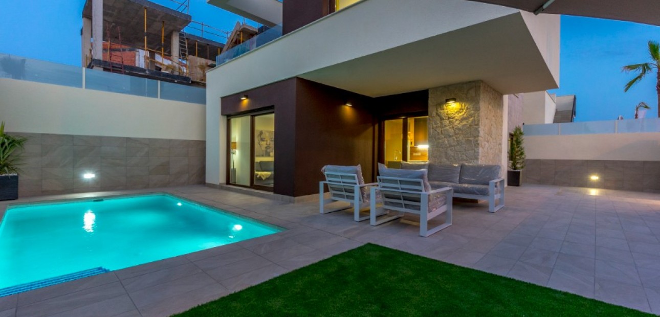 Nueva construcción  - Villa -
Rojales