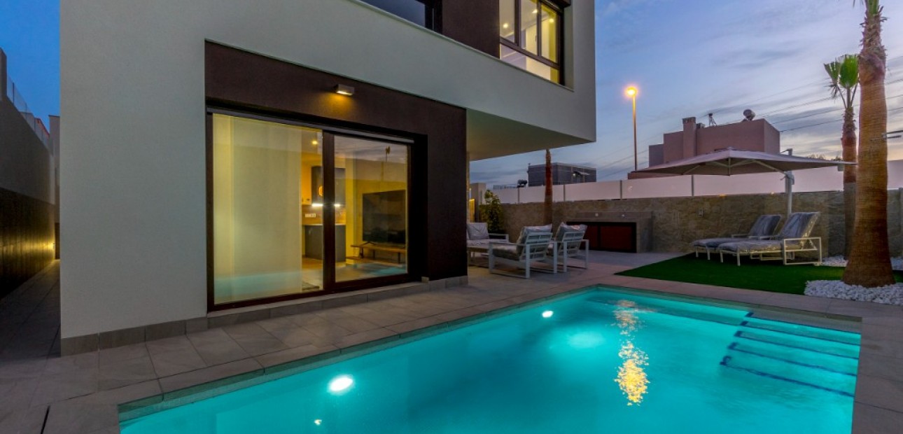 Nueva construcción  - Villa -
Rojales