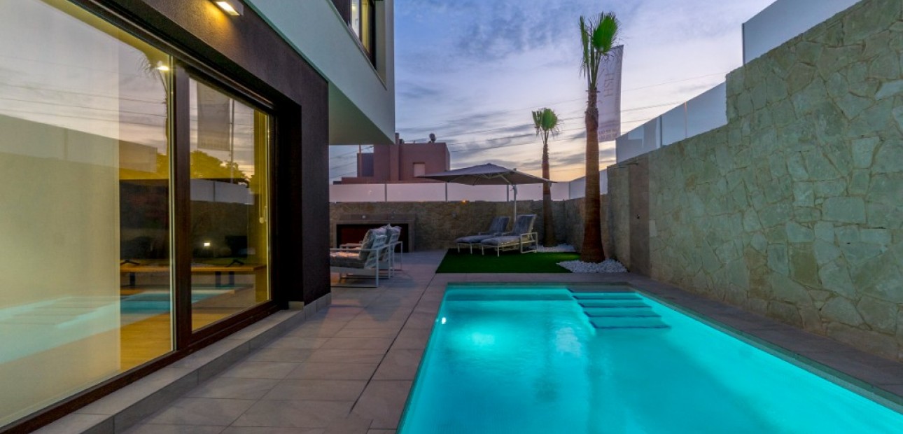 Nueva construcción  - Villa -
Rojales