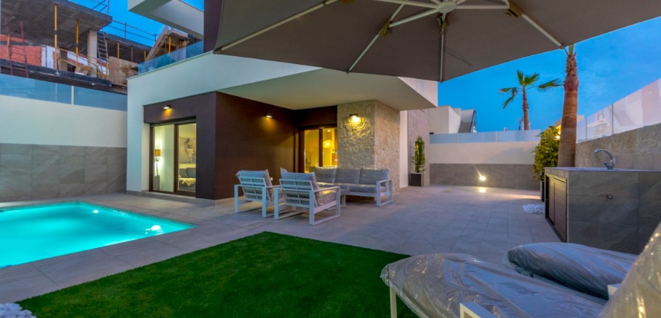 Nueva construcción  - Villa -
Rojales