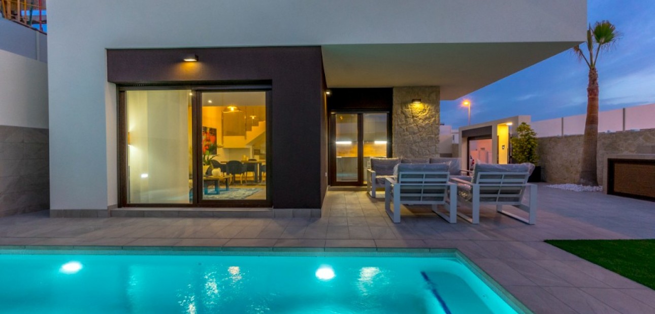 Nueva construcción  - Villa -
Rojales