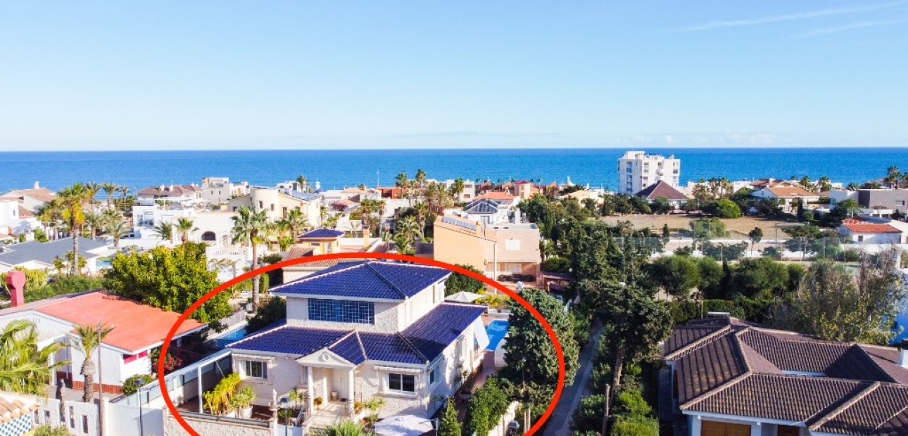 Sale - Villa -
La Mata
