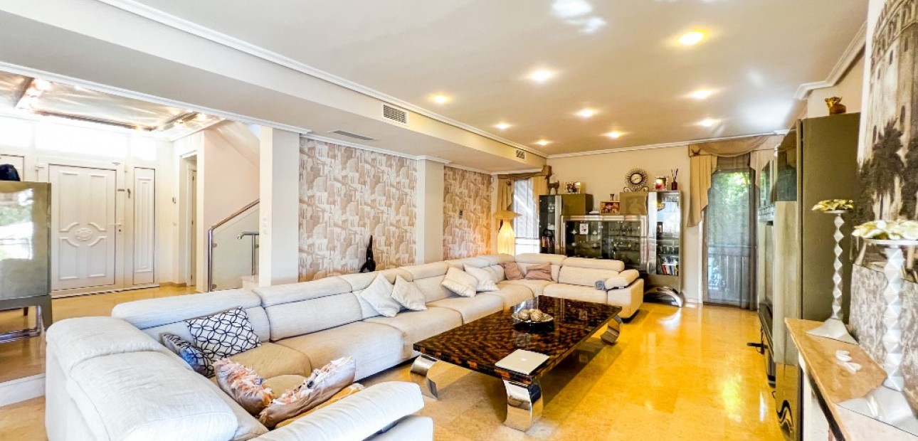 Sale - Villa -
La Mata