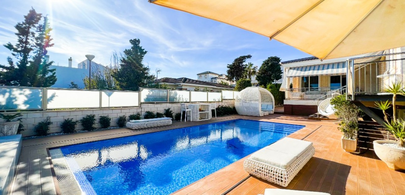 Sale - Villa -
La Mata