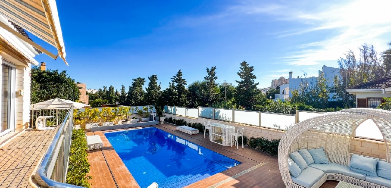 Sale - Villa -
La Mata