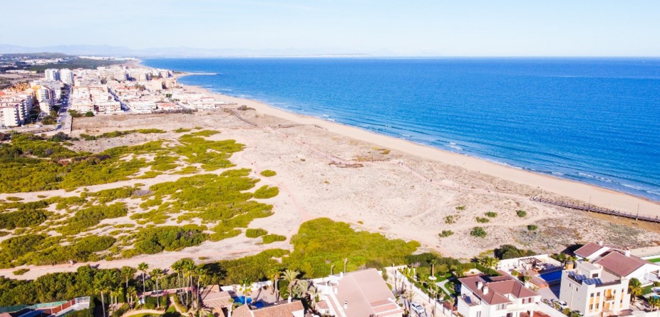 Sale - Villa -
La Mata