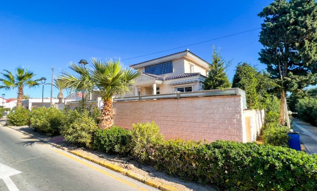 Sale - Villa -
La Mata