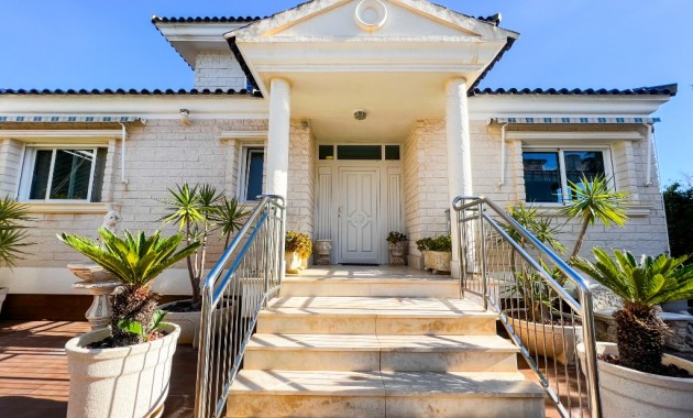 Sale - Villa -
La Mata