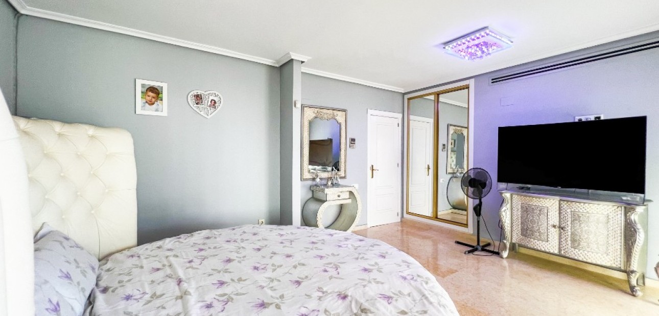 Sale - Villa -
La Mata