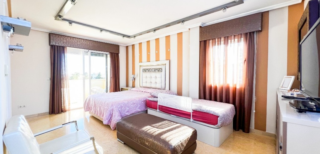 Sale - Villa -
La Mata