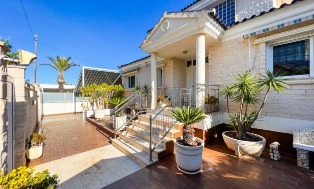 Sale - Villa -
La Mata