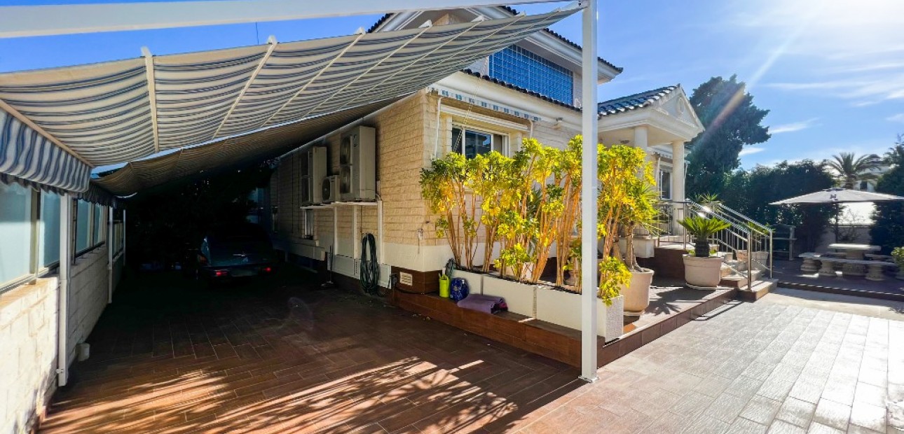 Sale - Villa -
La Mata