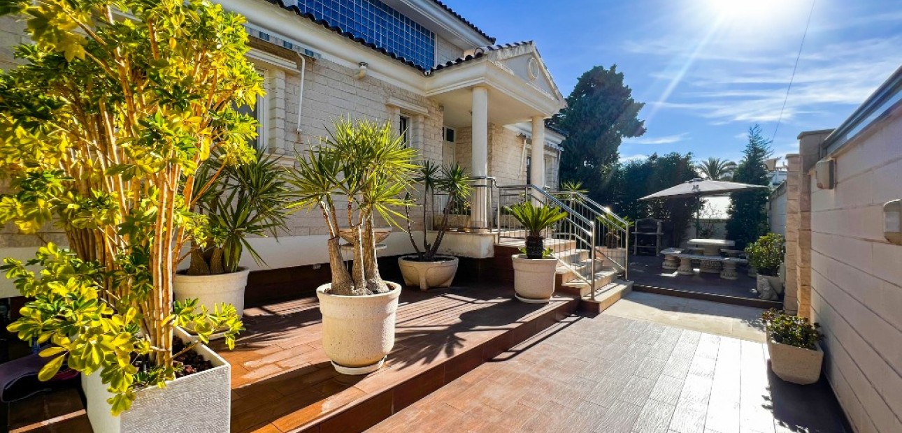 Sale - Villa -
La Mata