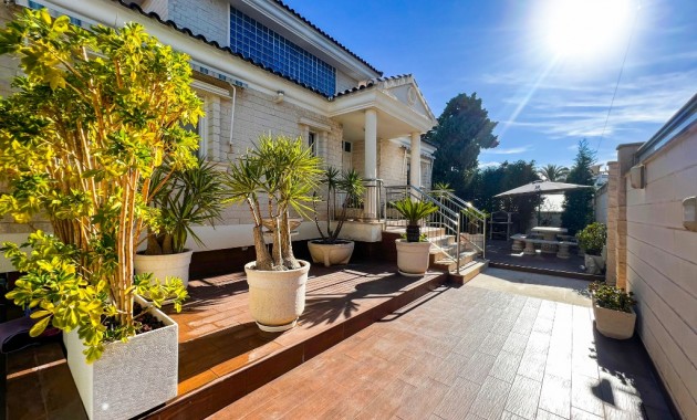 Sale - Villa -
La Mata