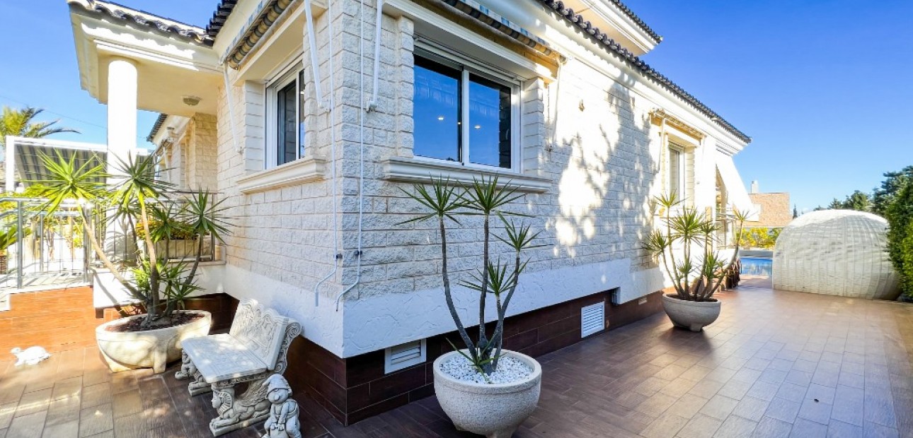 Sale - Villa -
La Mata