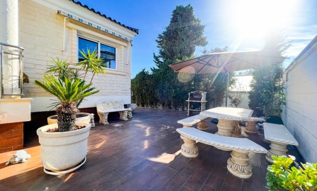 Sale - Villa -
La Mata