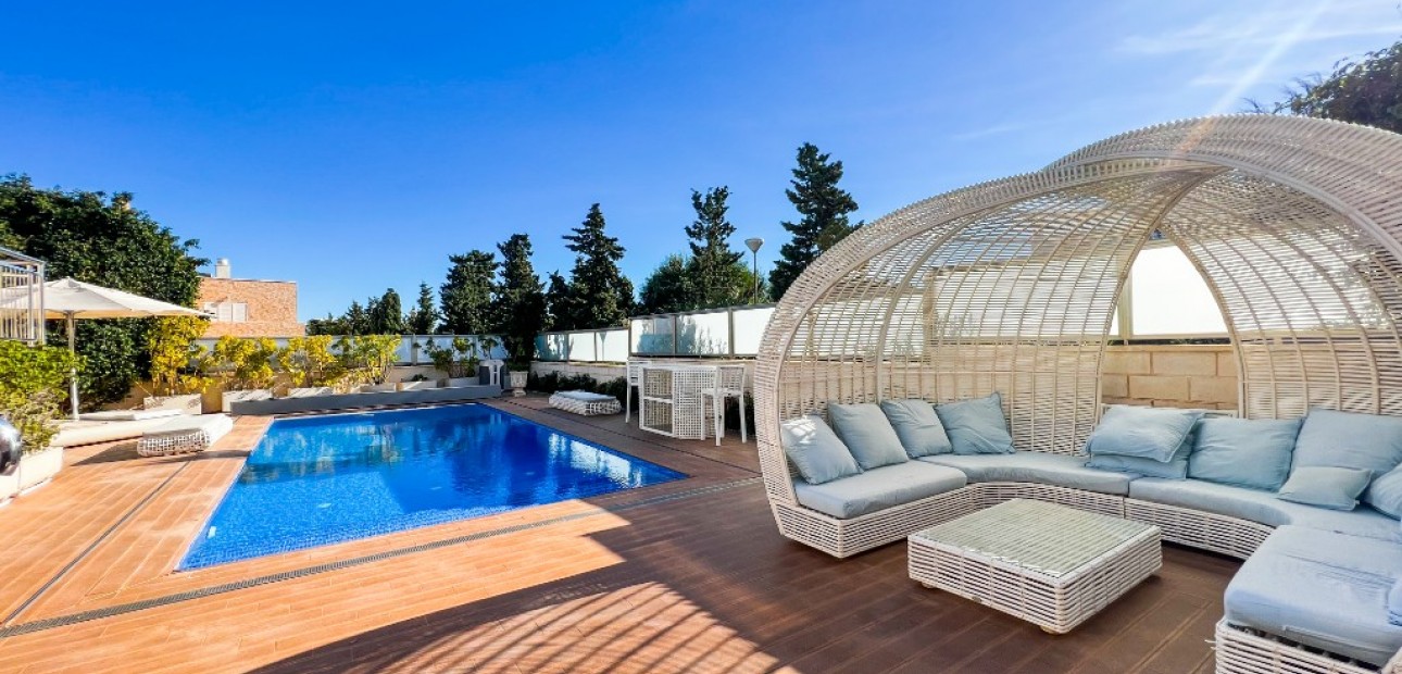 Sale - Villa -
La Mata