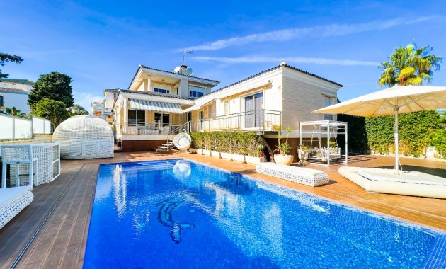 Sale - Villa -
La Mata