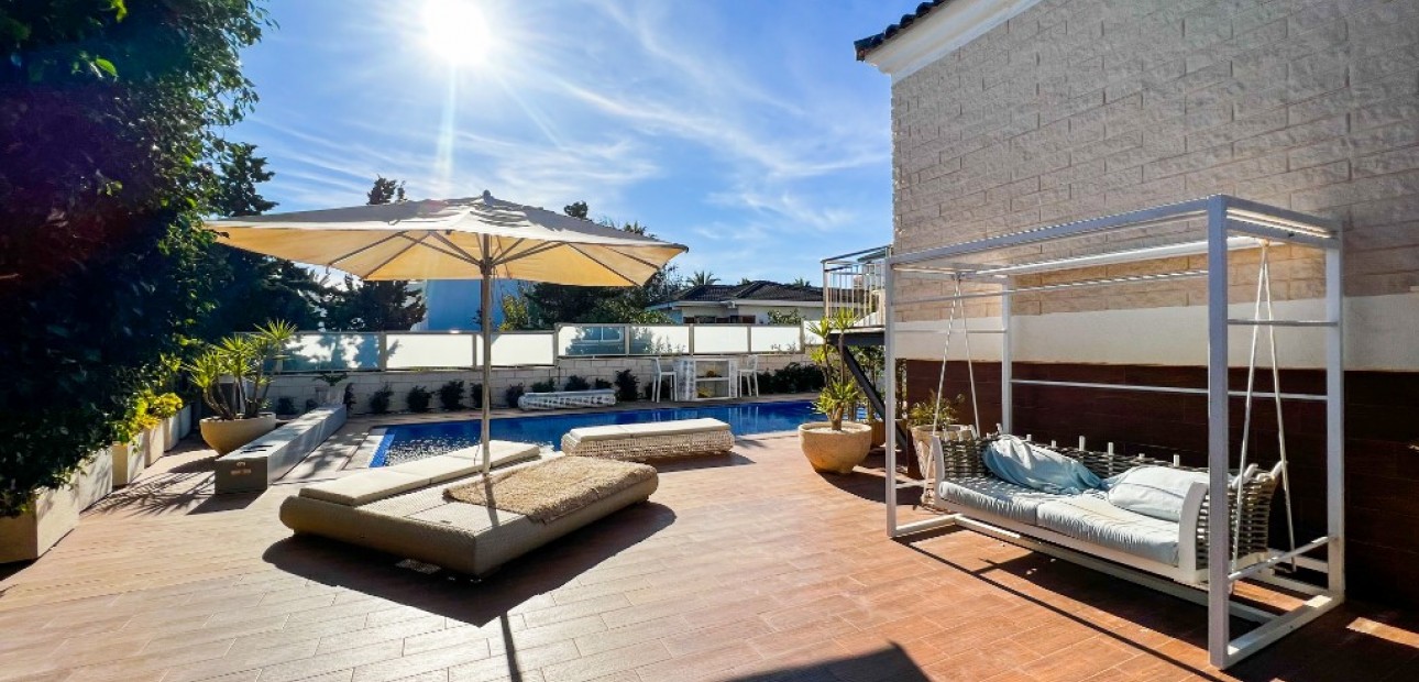 Sale - Villa -
La Mata