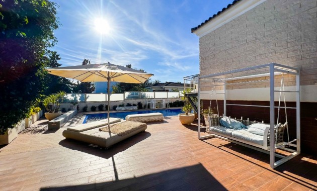 Sale - Villa -
La Mata