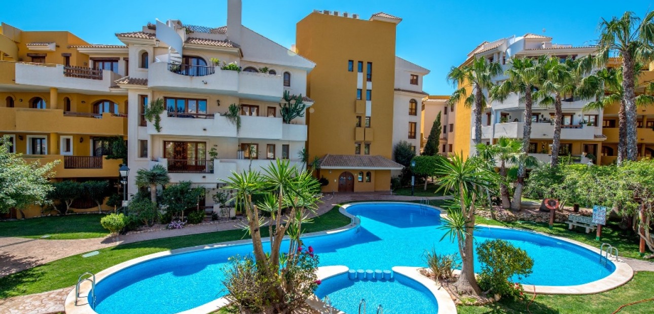 Herverkoop - Appartement / flat -
Punta Prima