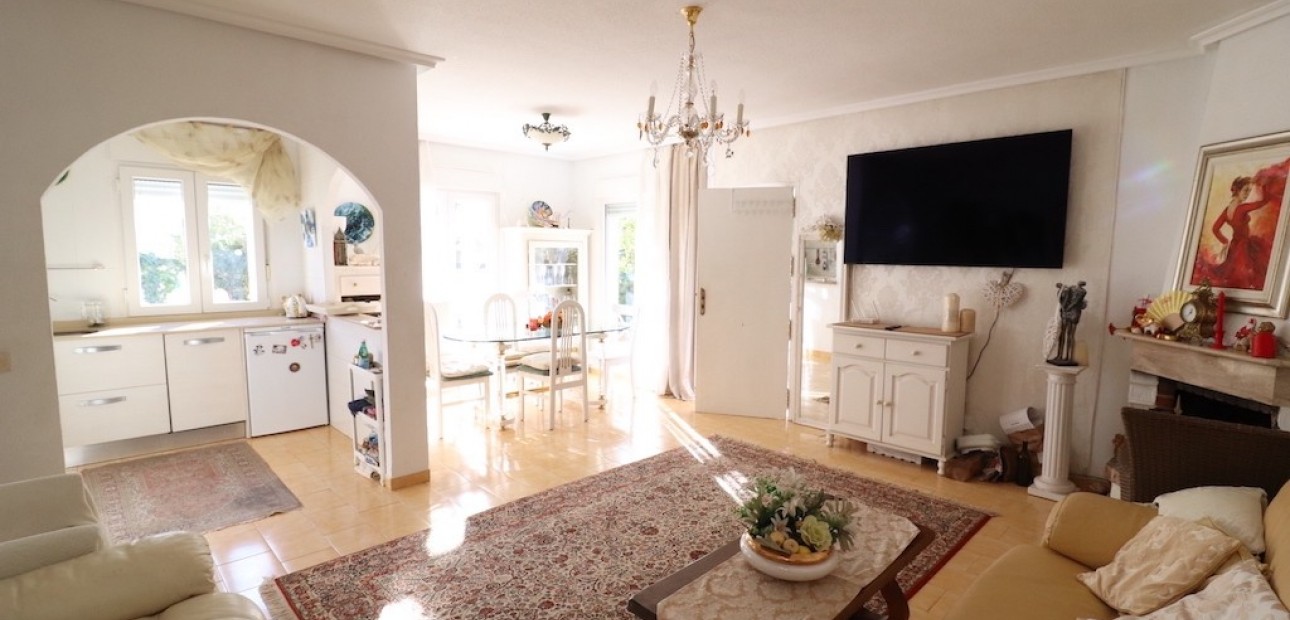 Herverkoop - Villa -
La Zenia