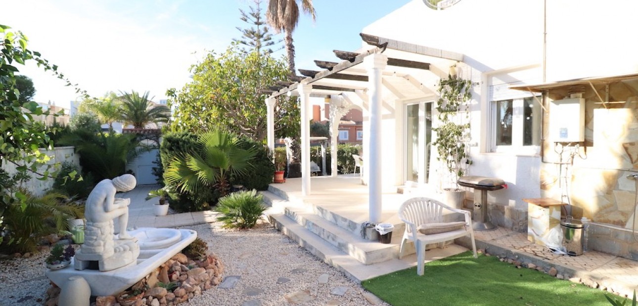 Herverkoop - Villa -
La Zenia