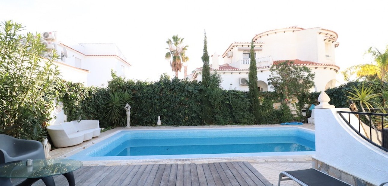 Herverkoop - Villa -
La Zenia