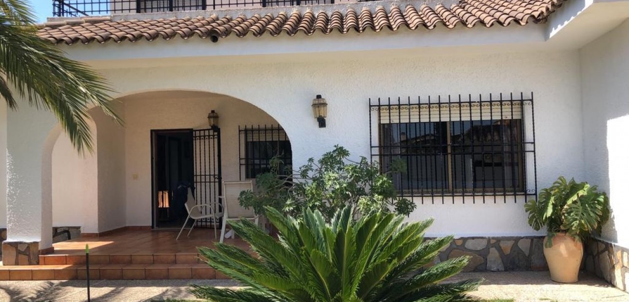 Venta - Villa -
Cabo Roig